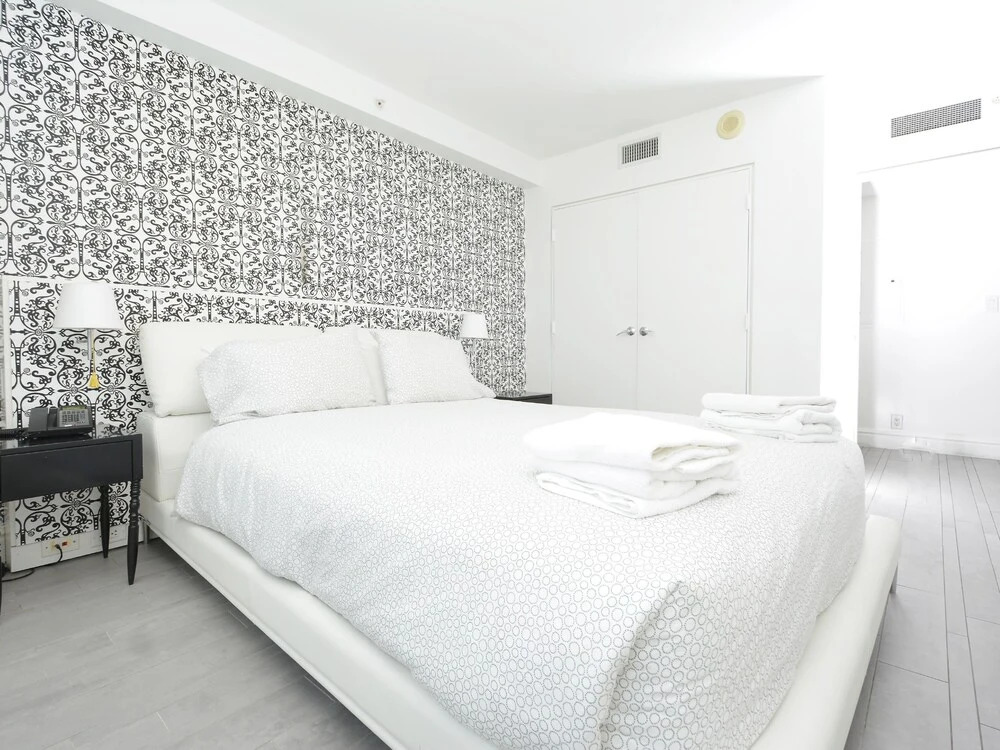 Miami World Rental - Mondrian 916