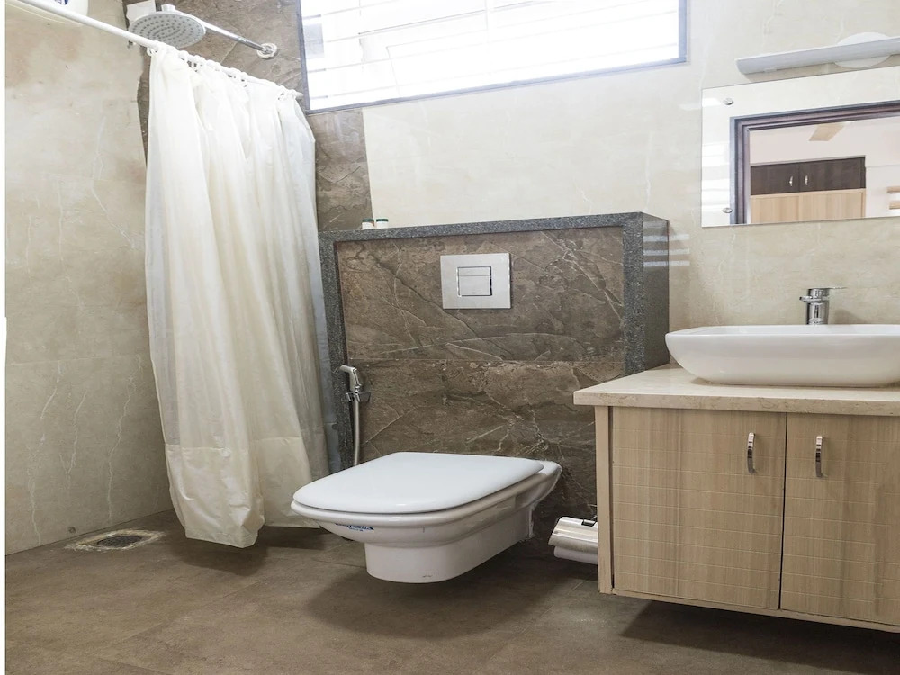 OYO 4428 Central Platinum Suites