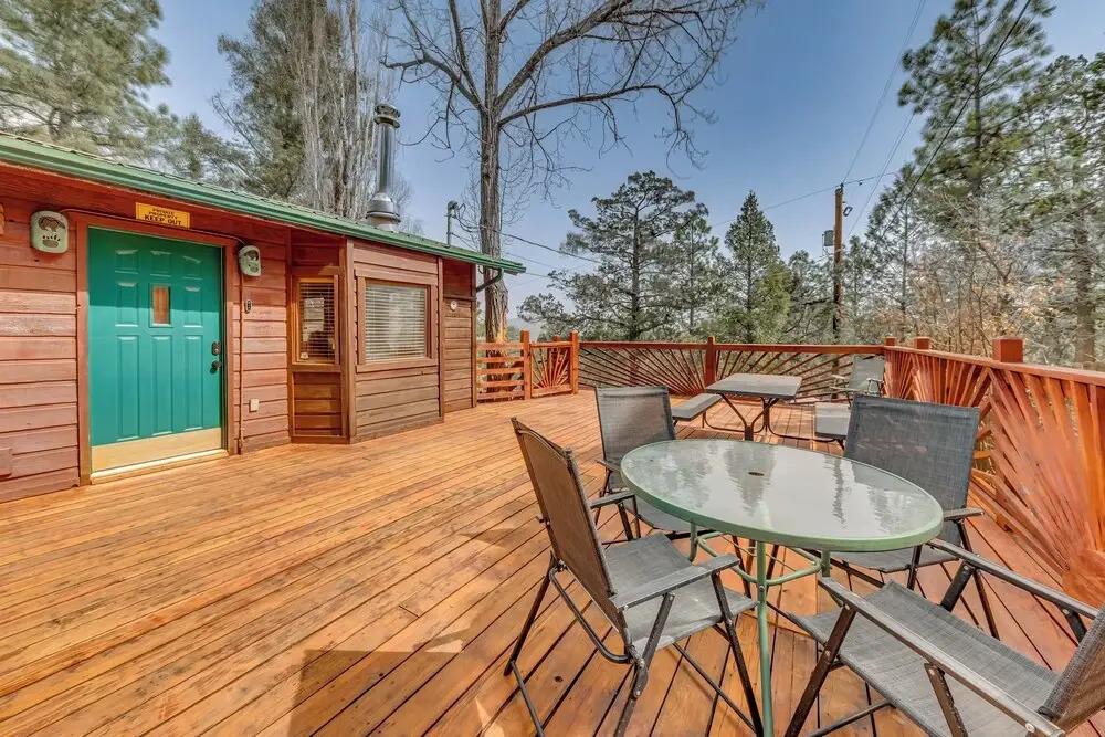 Ruidoso Cabin w/ Deck ~ 1 Mi to Midtown!