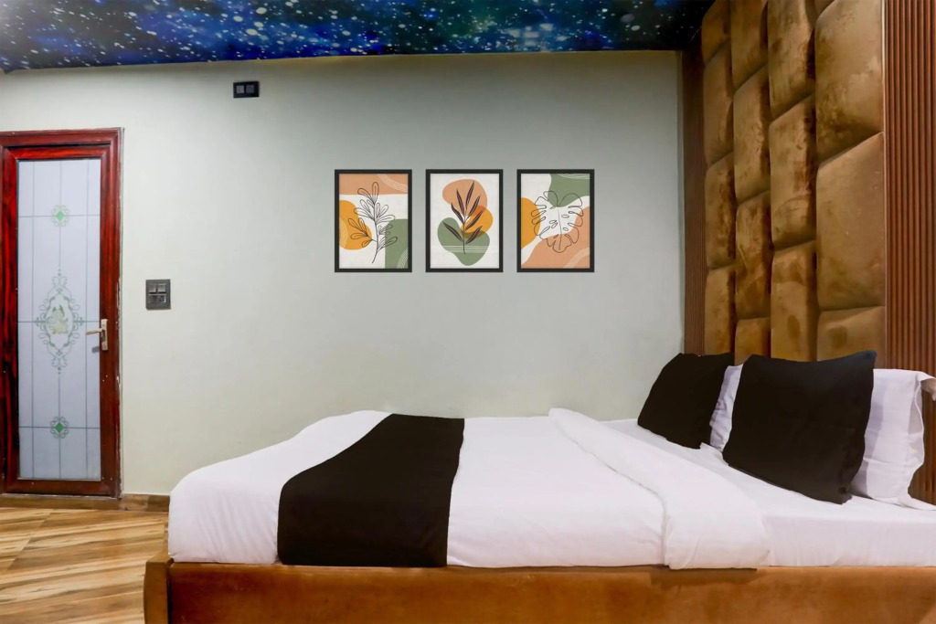 OYO Flagship 80461 R K Residency