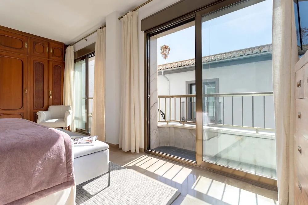 Luxury Apartment in City Center Puerta Real II