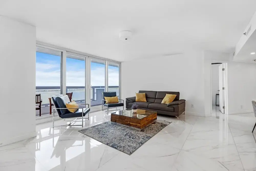 Chic Bayfront Condo With Stunning View