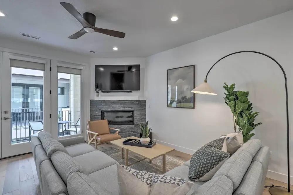 Chic & Sunny Provo Townhome w/ Rooftop Deck!