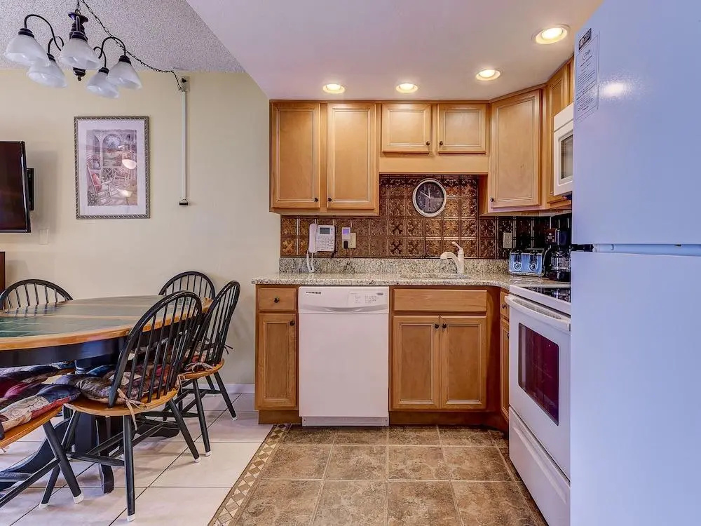 Sunglow Resort 305 by Distinctive Beach Rentals