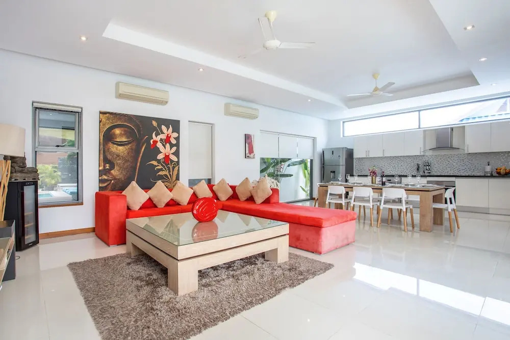 Modern 4BR Pool Villa Virginie Naiharn