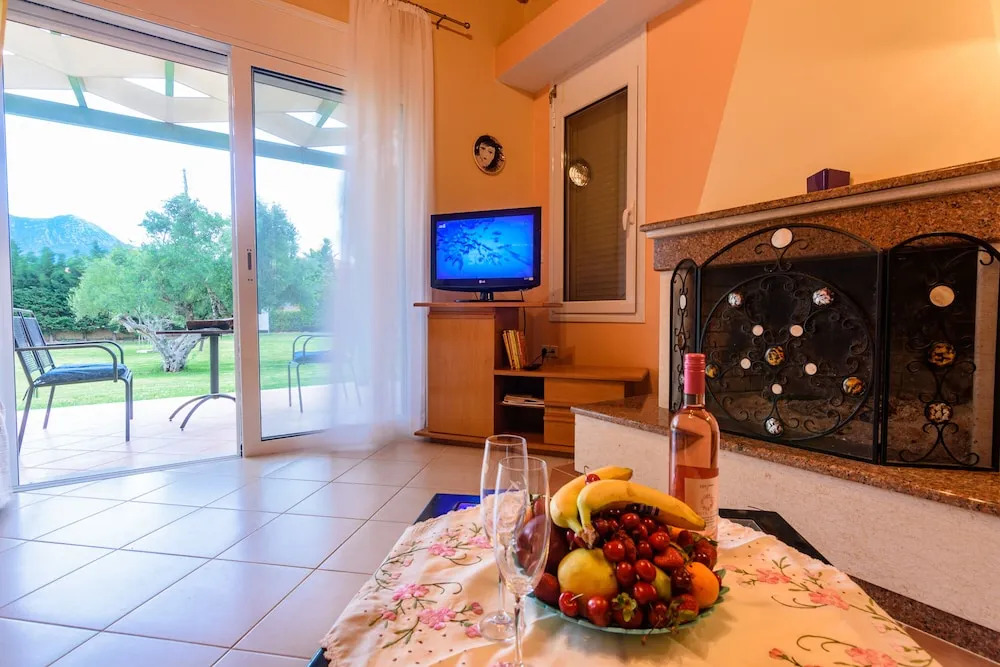 Kyparissia Garden Retreat - Fully Lux Duplex