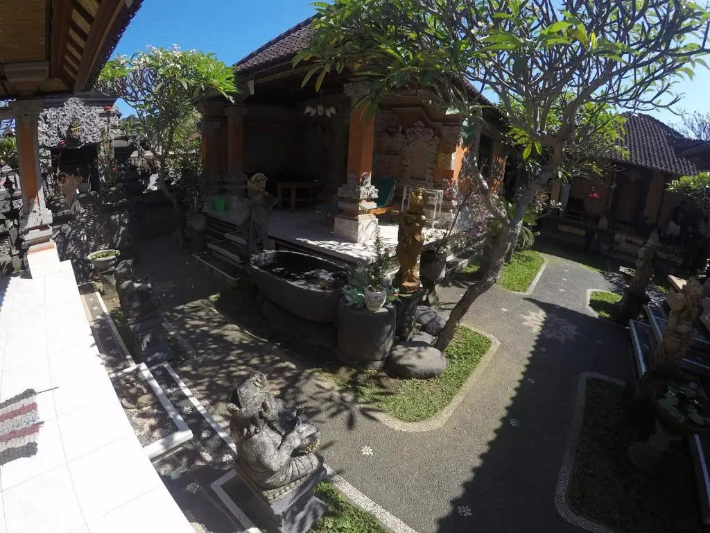 Ekas Homestay