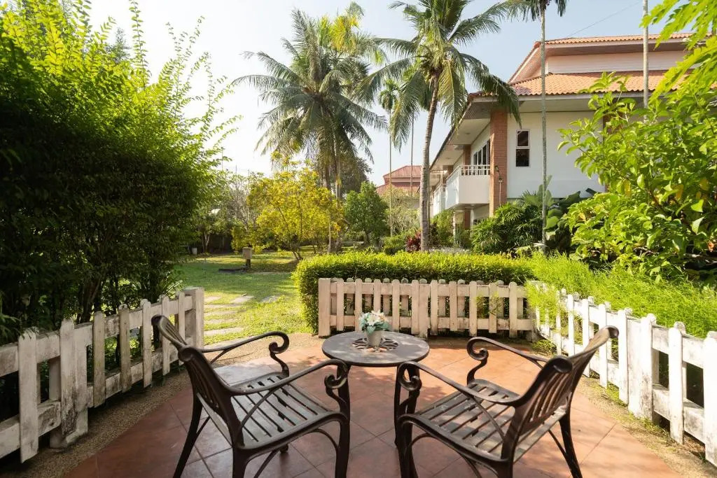 Thara Cholapruek Resort