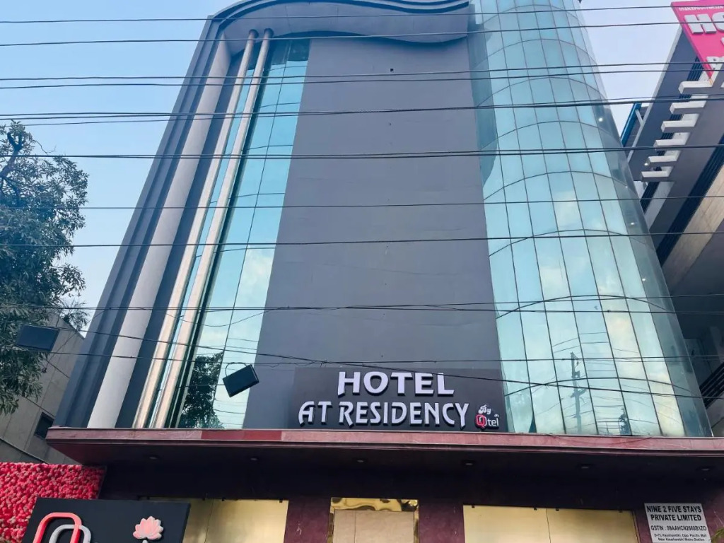 Qotel Hotel AT Residency Kaushambi