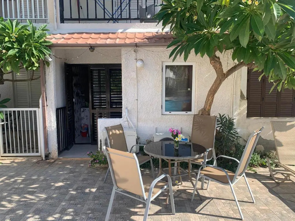 Theodoros Apt.22