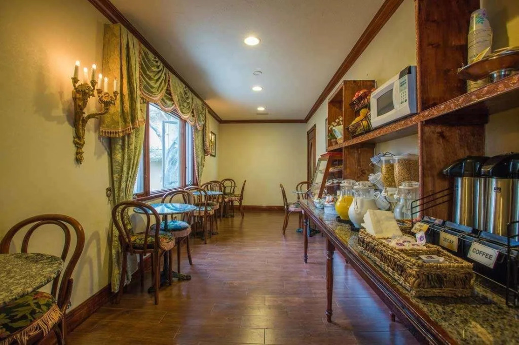 Carmel Inn & Suites
