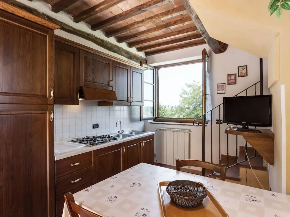 Lavish Holiday Home in Volterra with Pool
