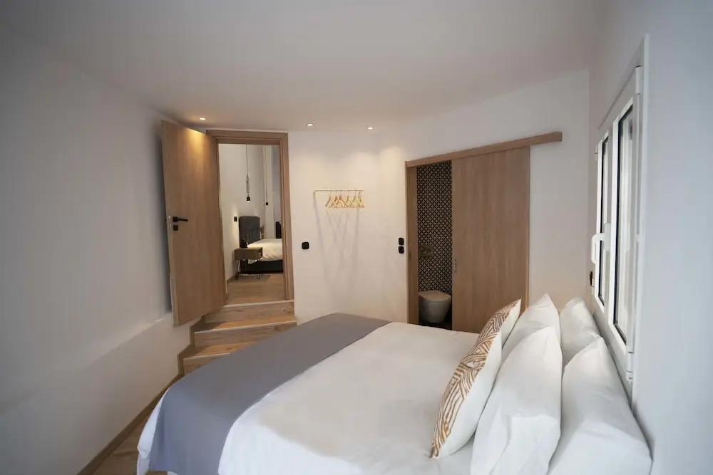 Modern 2bed 2bath Loft in Acropolis area