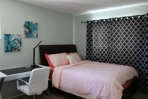 Modern House Close To Park & Ont Airport