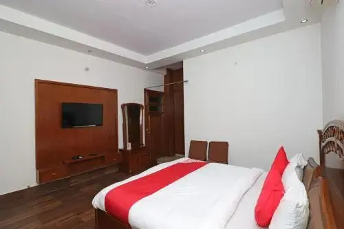Love Guest House By OYO Rooms
