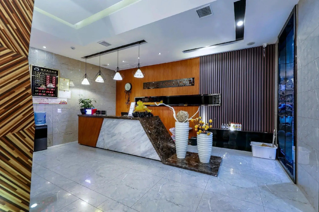 Orange Fashion Hotel (Shaoyang College Road Store)