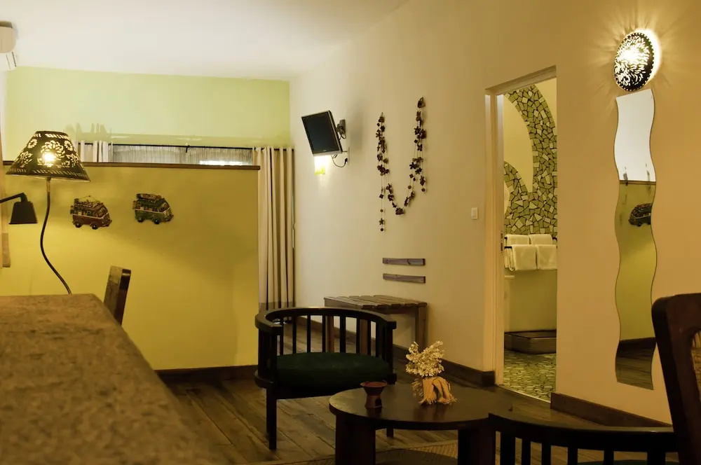 Hôtel Restaurant LE COMBAVA