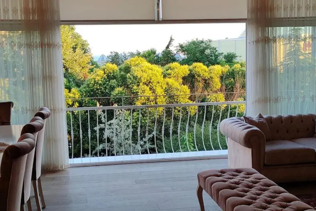 Luxury Flat 260sqm. Shopping/living 3 rooms 2 bath