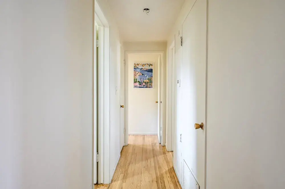 Perfect Family Home With Fireplace Spacious Yard