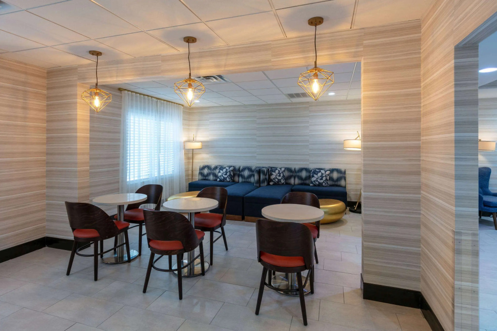 Wingate by Wyndham - DFW North