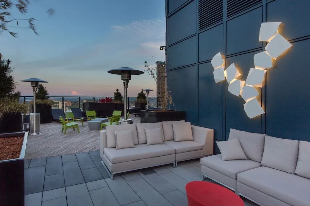 Luxe Hubs Convention Center Apartments