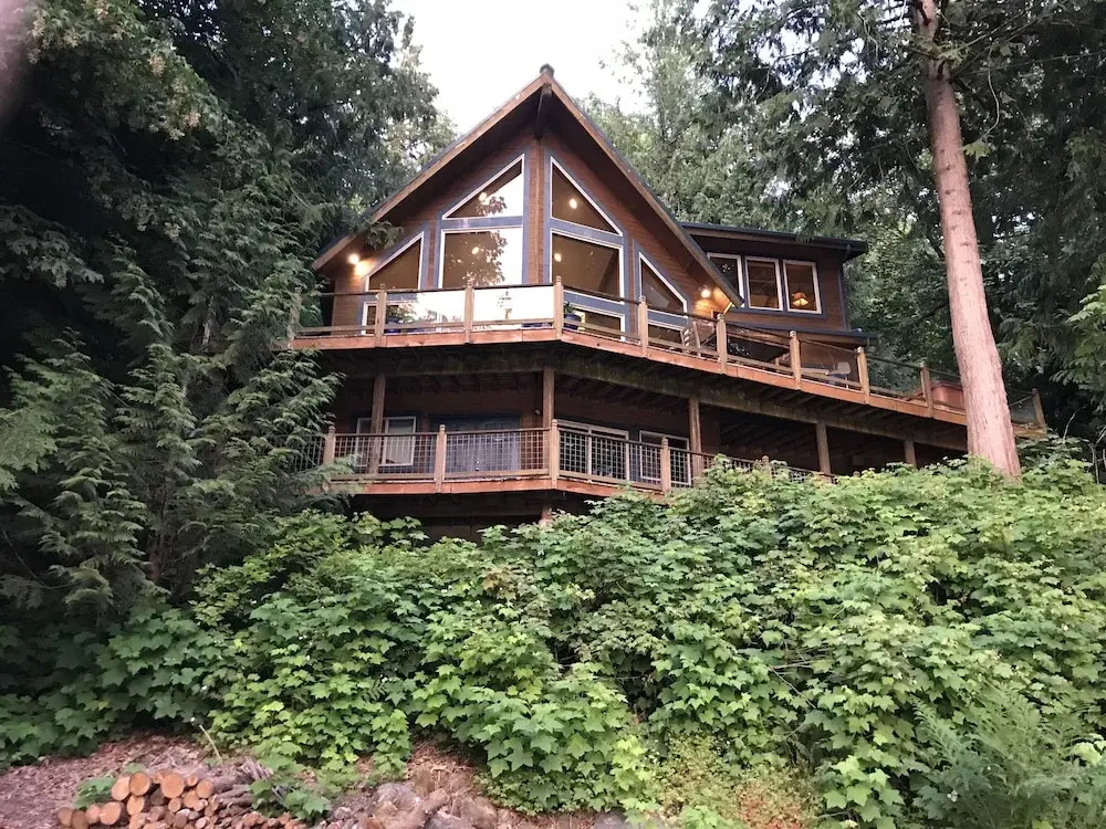 Silver Lake 7 - Unsurpassed lakefront views from this spectacular pet-friendly