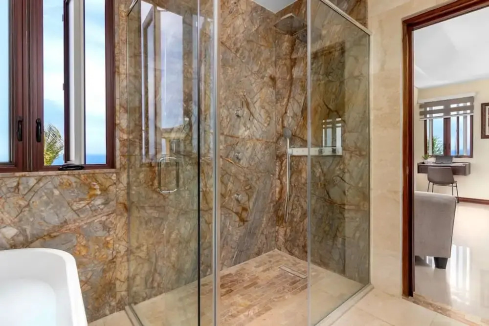 Breathtaking Oceanfront Luxe Villa in Tower Isle Jacuzzi Pool Fully Staffed