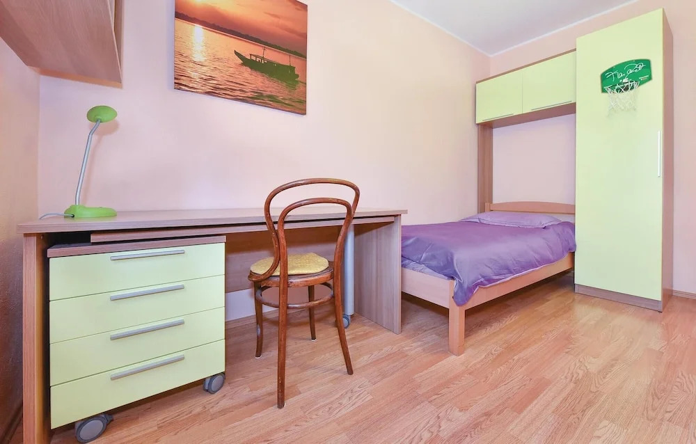 Three-Bedroom Holiday Home In Sibenik
