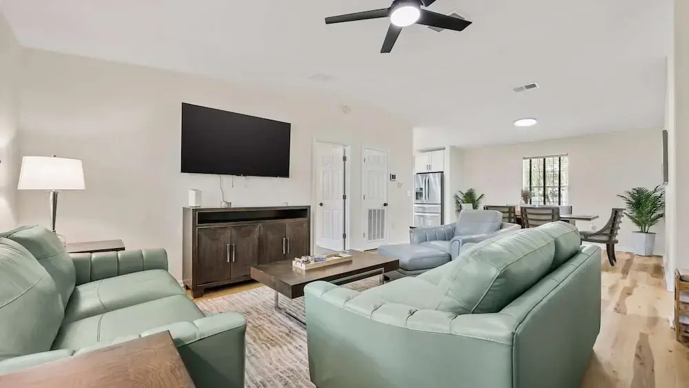 The Oak Hideaway Pet Friendly 3bd!
