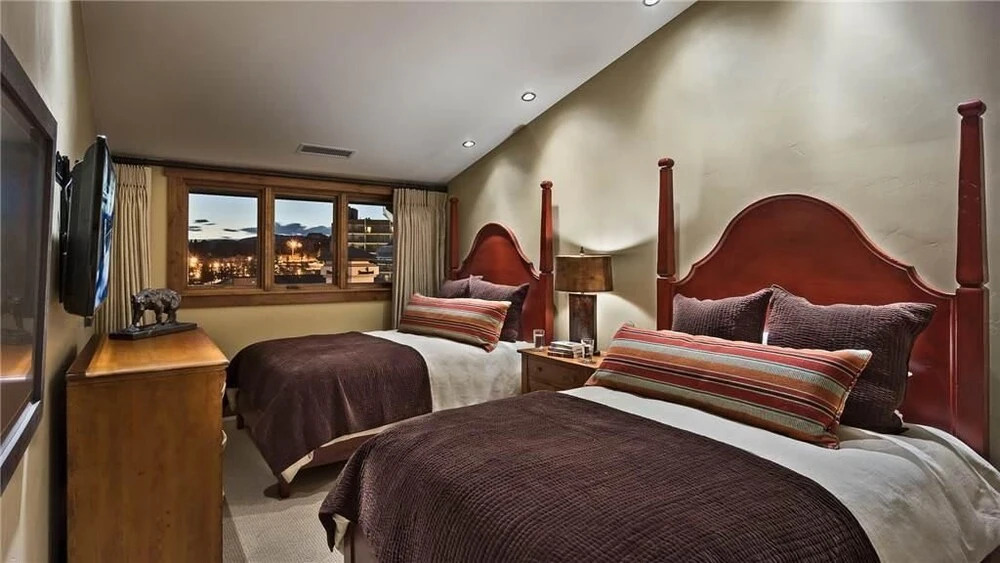 Summit Peak Penthouse 803 4 BedroomCondo By Moving Mountains