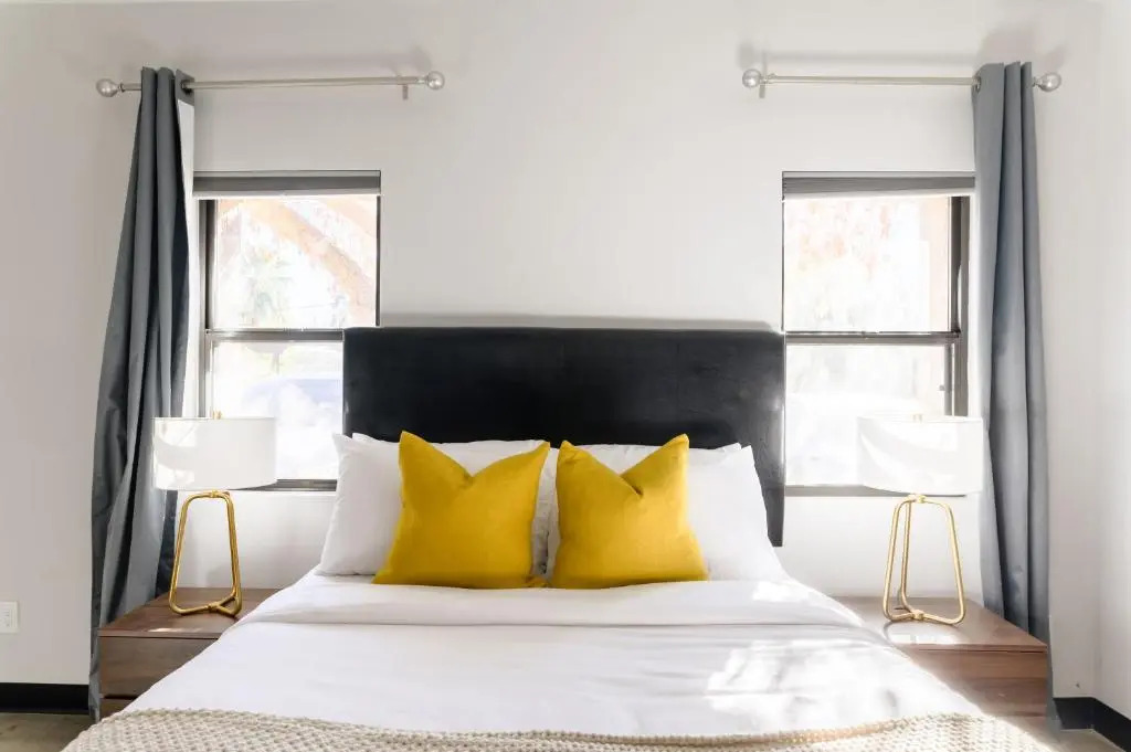 Luna Stellar by AvantStay Modern Artists Loft Buyout w 10 BRs Patio Billiards