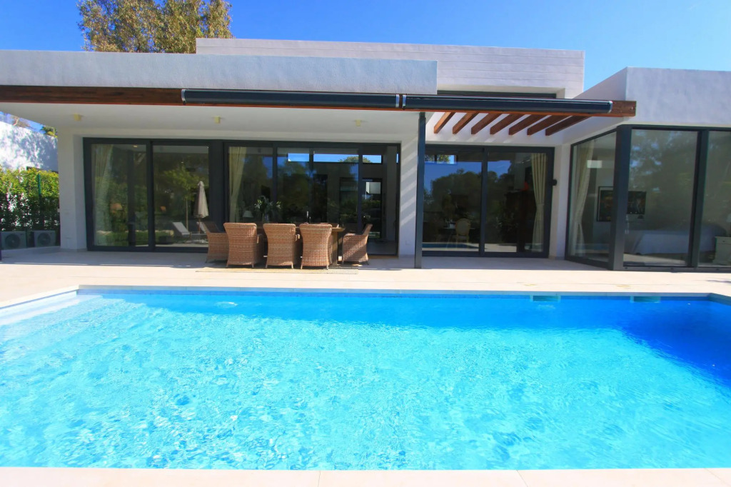 2223 - New modern Villa with Pool and Garden