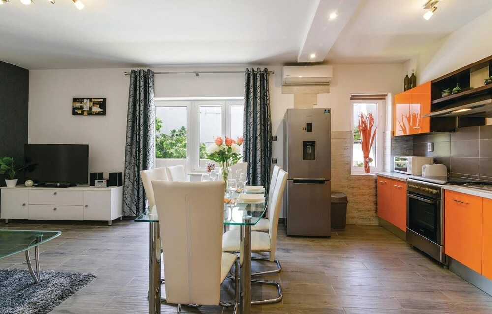 Awesome Home in Trogir with WiFi, 3 Bedrooms & Hot Tub