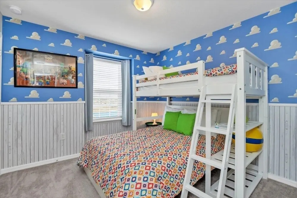 5 Bed Townhome! 5 Bedroom Townhouse by Redawning