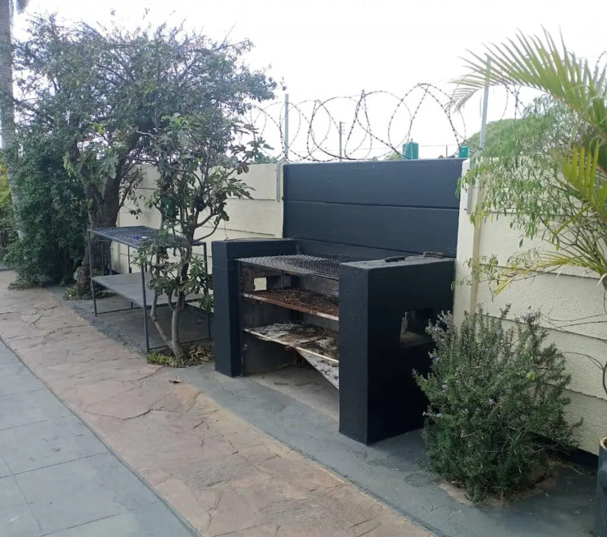 Guesthouse With Green Garden and Pool - 2102