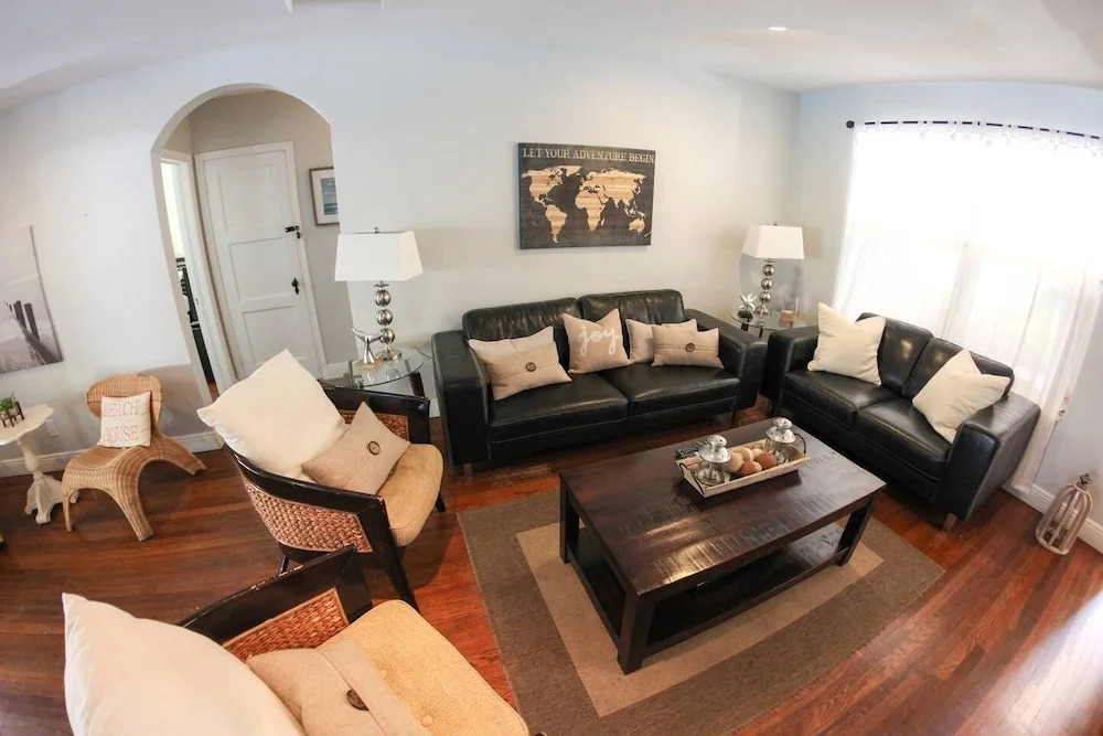 Beautiful Home Close To The Beach w Pool & Patio