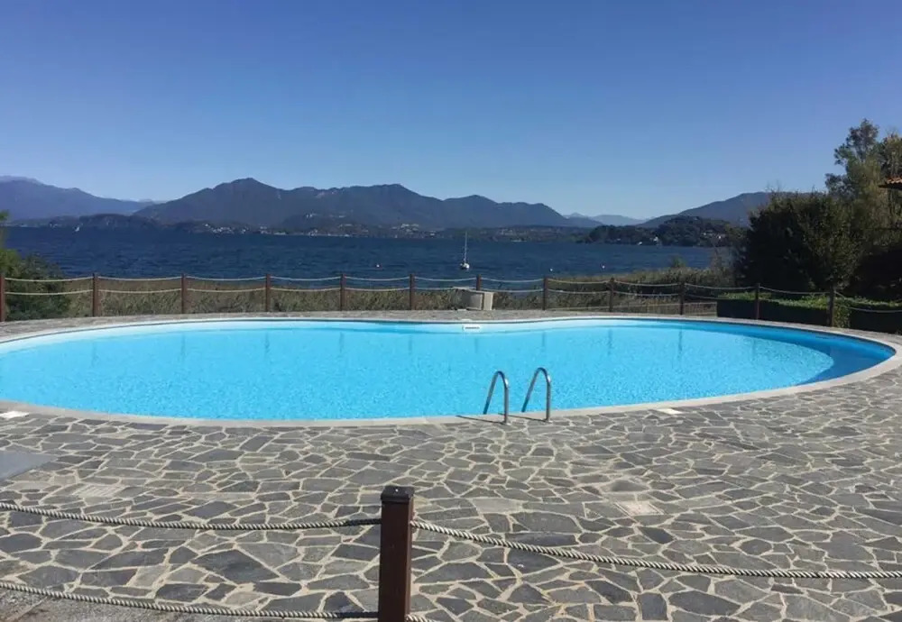 Lake View Pool Apartment in Ranco