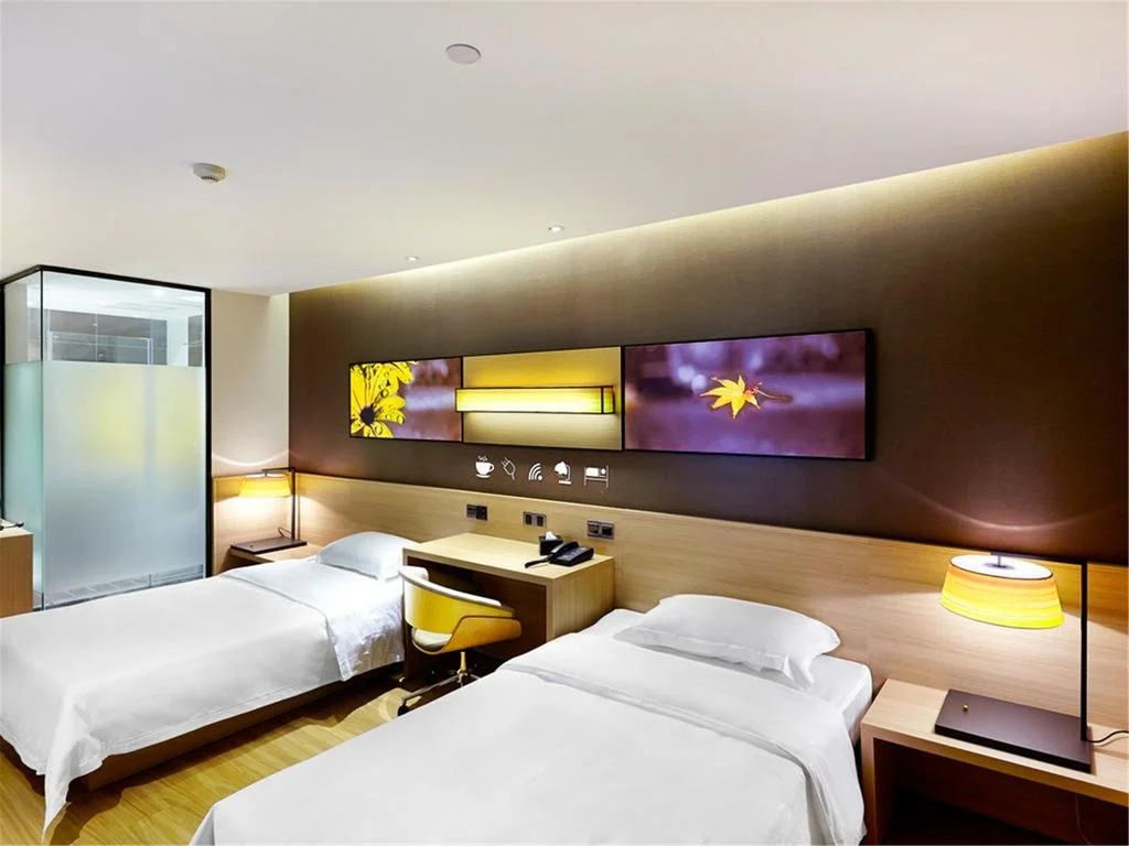Home Inn Plus (Xiaobailou Metro Station, Nanjing Road, Fifth Avenue, Tianjin)