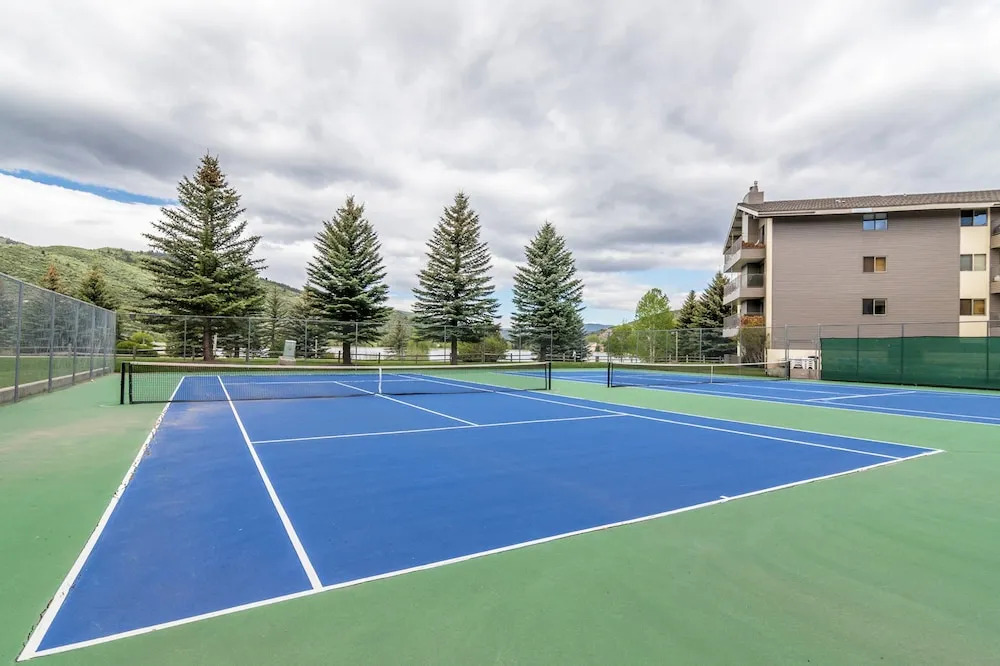 288 W Beaver Creek Blvd Condo Unit H1 - 2 Br condo by RedAwning