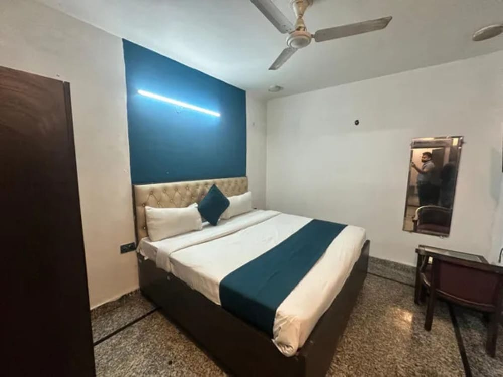 Fabhotel Wamson