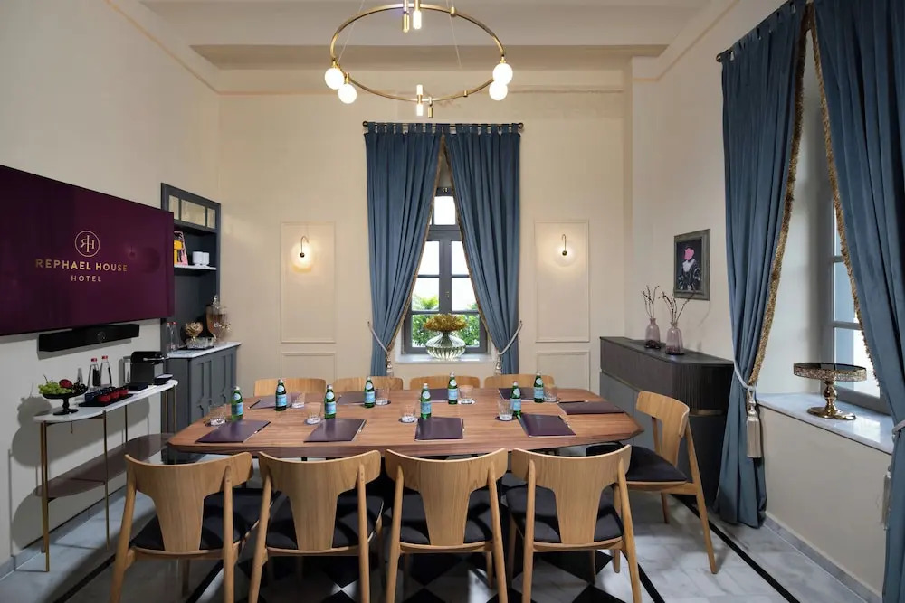 Rephael House Boutique Hotel