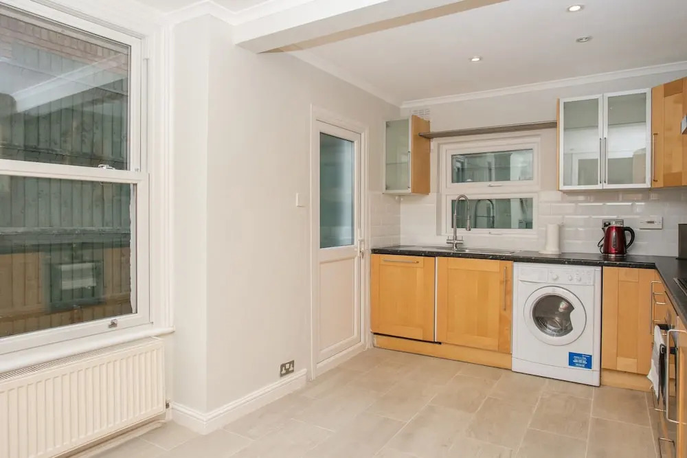 Modern 5 Bedroom House In Battersea