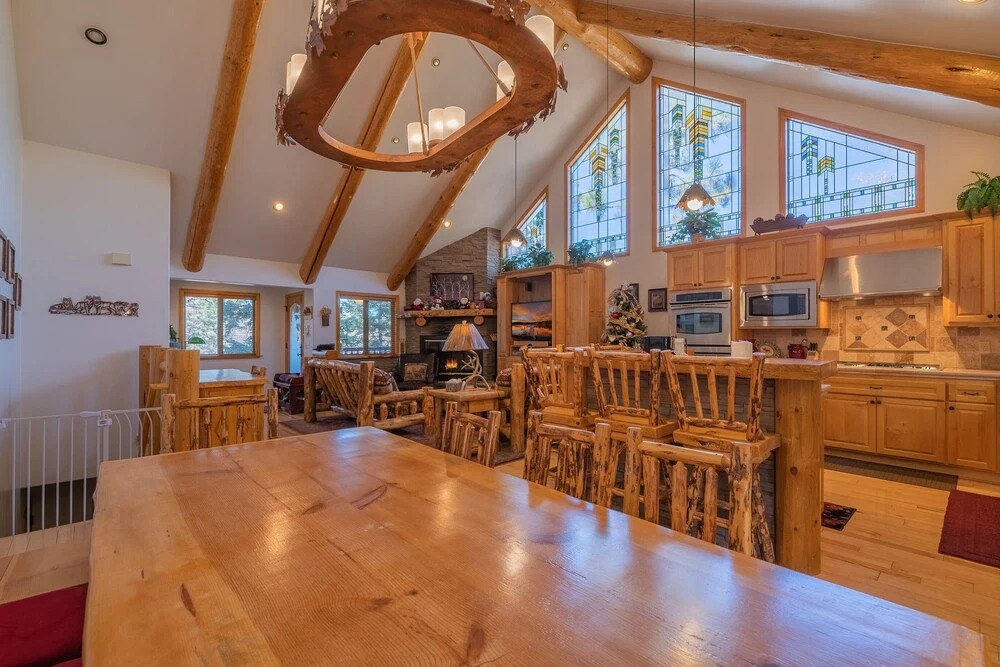 Bearfoot Bungalow - Premium And Spacious Home Close To The National Forest And The Village. 4 Bedroom Home