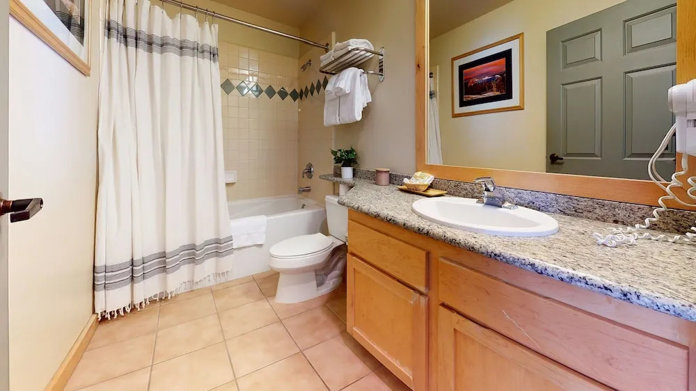 Sunstone 214 Updated Ski-In Ski-Out Condo with Great Complex Amenities by RedAwning
