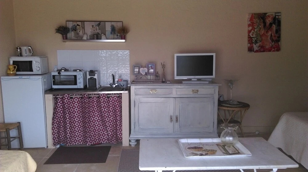 Bright Studio in Tarascon, Provence, With Pool Access, Furnished Garde