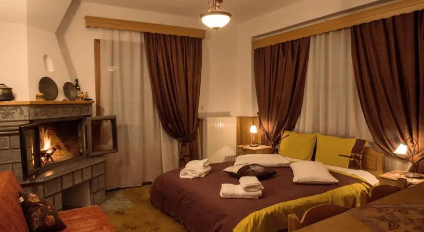 La Petri Studios with Fireplace & View
