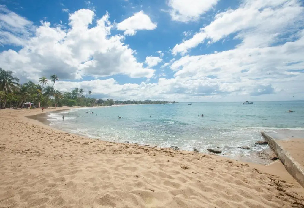 Beachfront 2 bdr apt with beautiful views