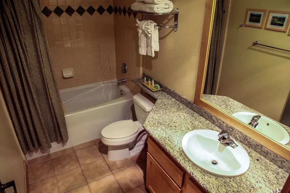 Sunstone 114 Updated Ski-In Ski-Out Condo At Sunstone Lodge with Great Complex Amenities by RedAwning
