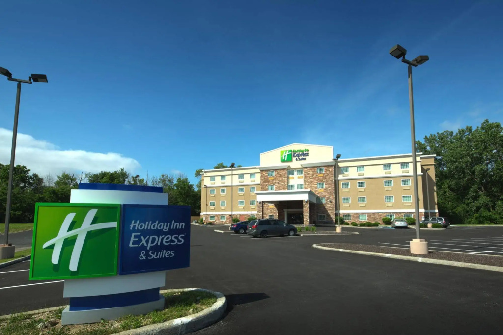 Holiday Inn Express & Suites - North Carmel / Westfield by IHG