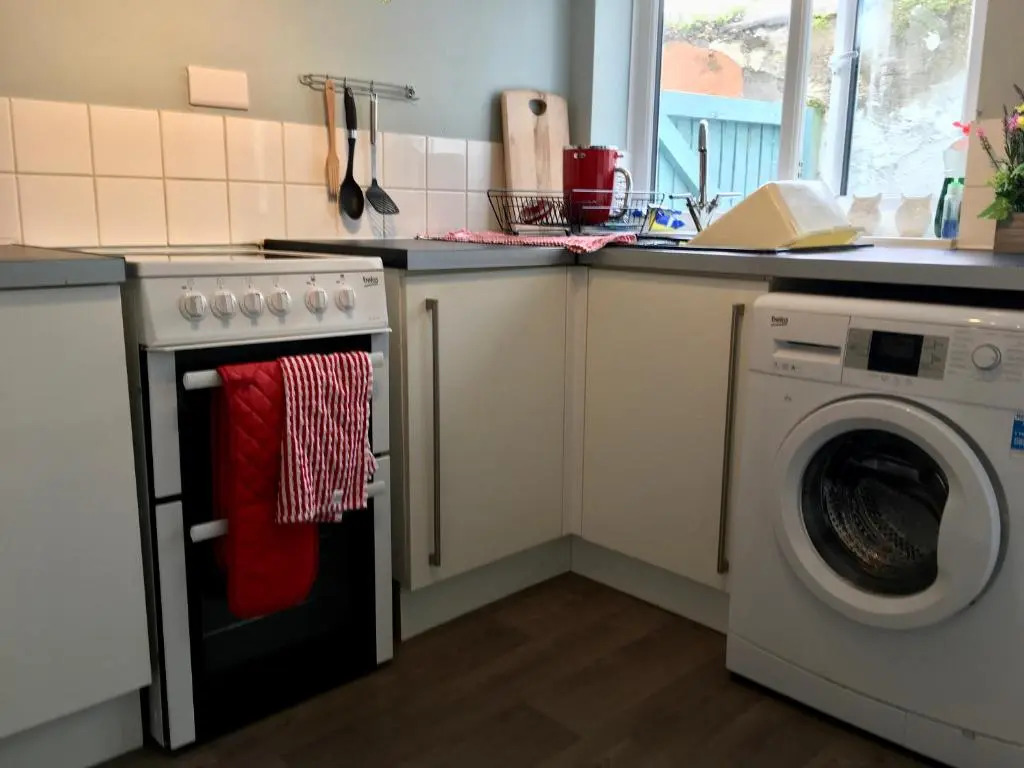 3 bedroomed house for up to 7 people, close to The Hoe, Barbican & City Centre